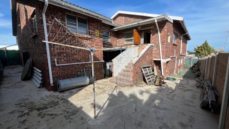 5 Bedroom Property for Sale in Wavecrest Eastern Cape